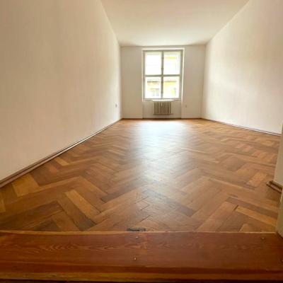 Detail podlahy v místnosti